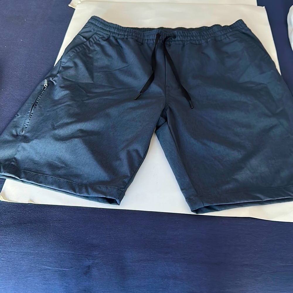 Kenneth Cole New York Men's slim fit stretch tech shorts